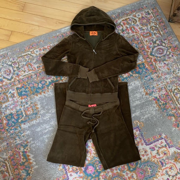 Juicy Couture Pants & Jumpsuits Juicy Couture Terry Cloth Sweatsuit